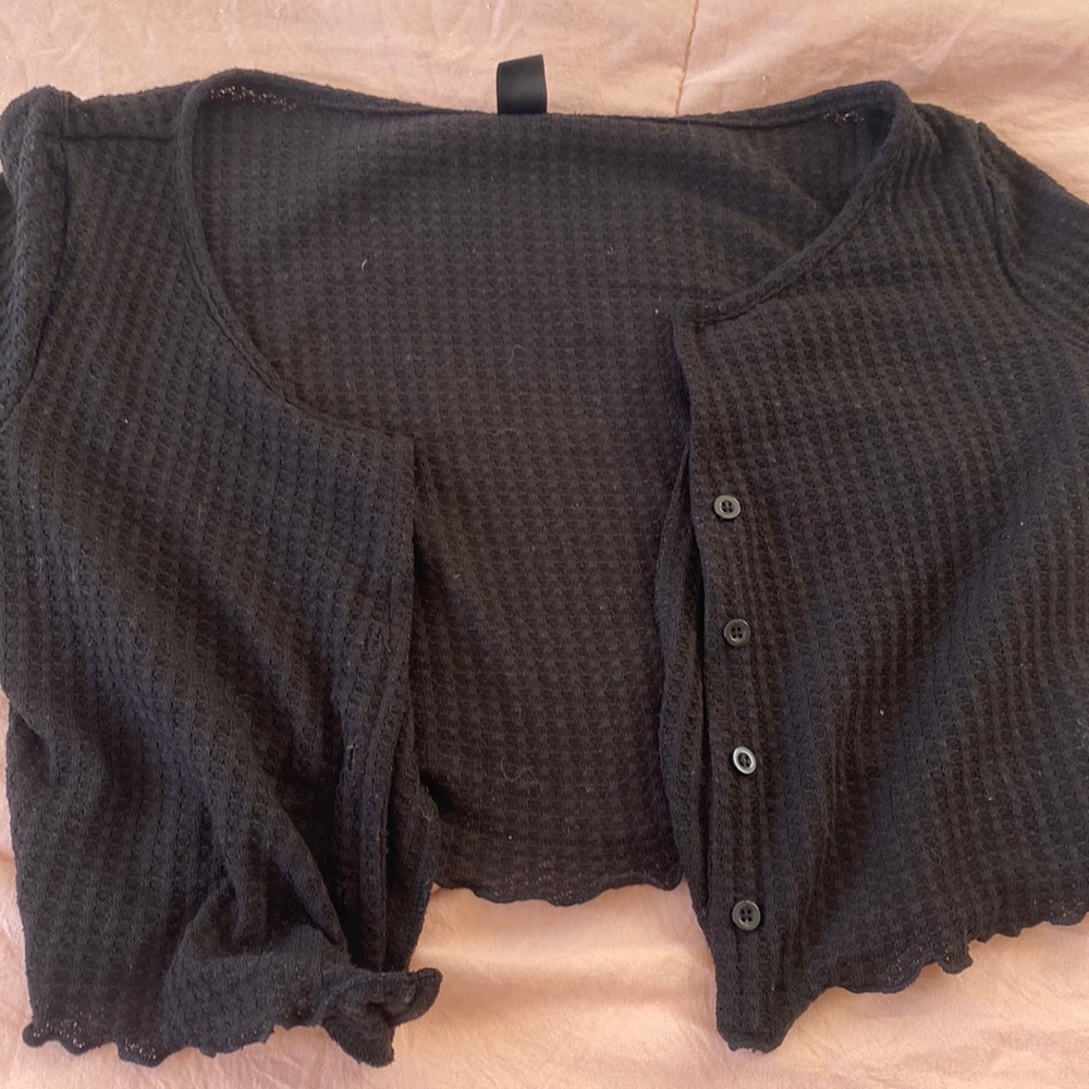 Cropped kinda like cardigan with a v-line